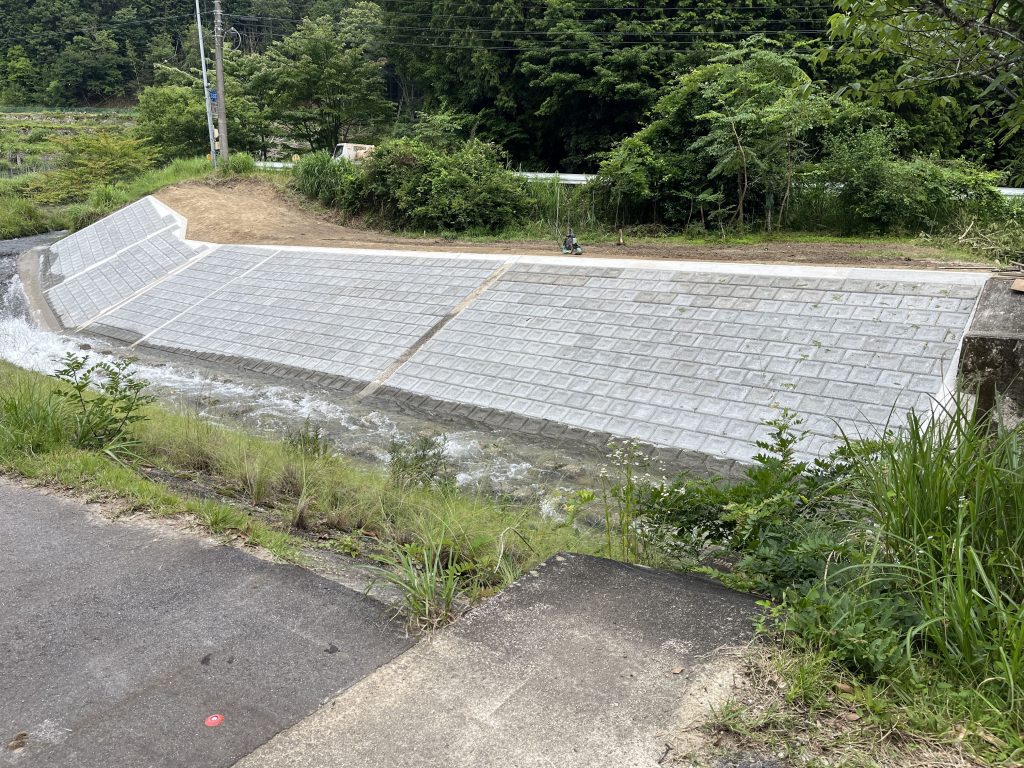 現年災害復旧工事（５年災第２３号・２４号）緊急防災対策河川工事 合併工事（週休2日）のサムネイル画像