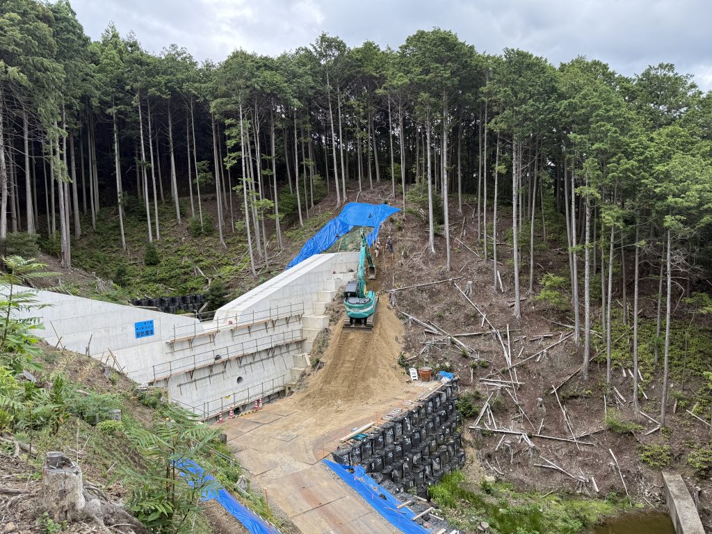 【施工中】通常砂防工事（防安）（重点）（余裕期間・ 週休２日）（男川第３５支川）のサムネイル画像